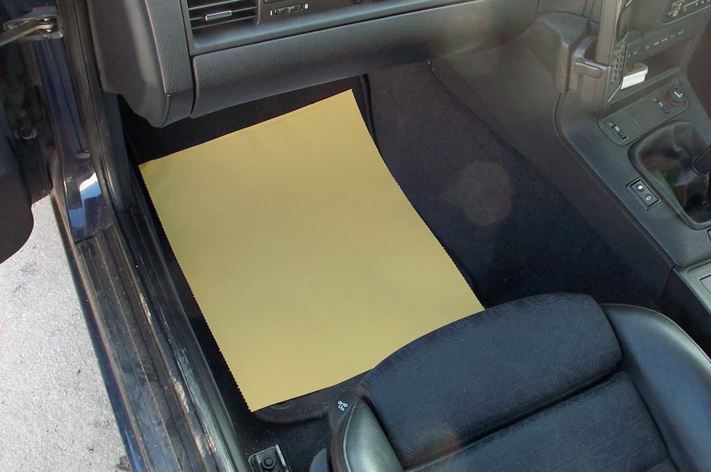 Car footwell protective paper mats. Pack of 200. Size 50cm x 38cm
