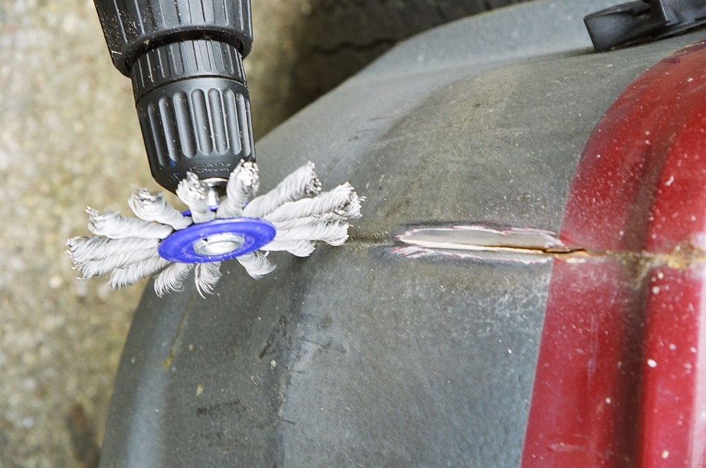 ZIP wire brush wheel with 6mm shank. Purple
